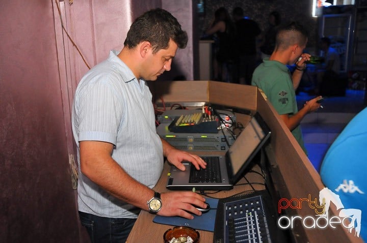 Petrecere în Club Rio, 