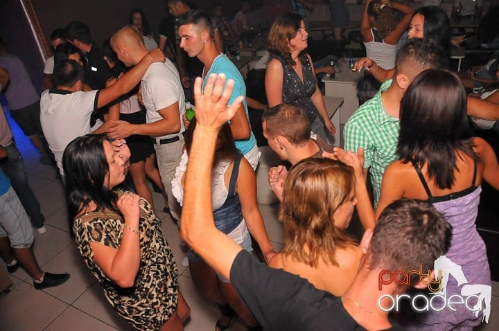 Petrecere în Club Rio, 