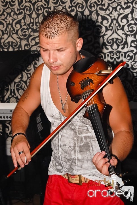 Petrecere în Life Club, 