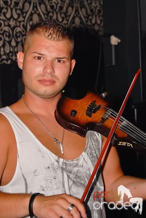 Petrecere în Life Club, 