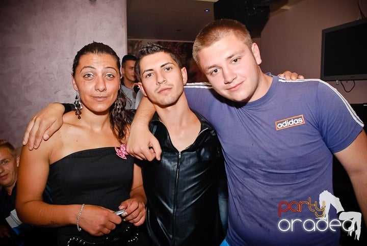 Petrecere în Rio Club, 