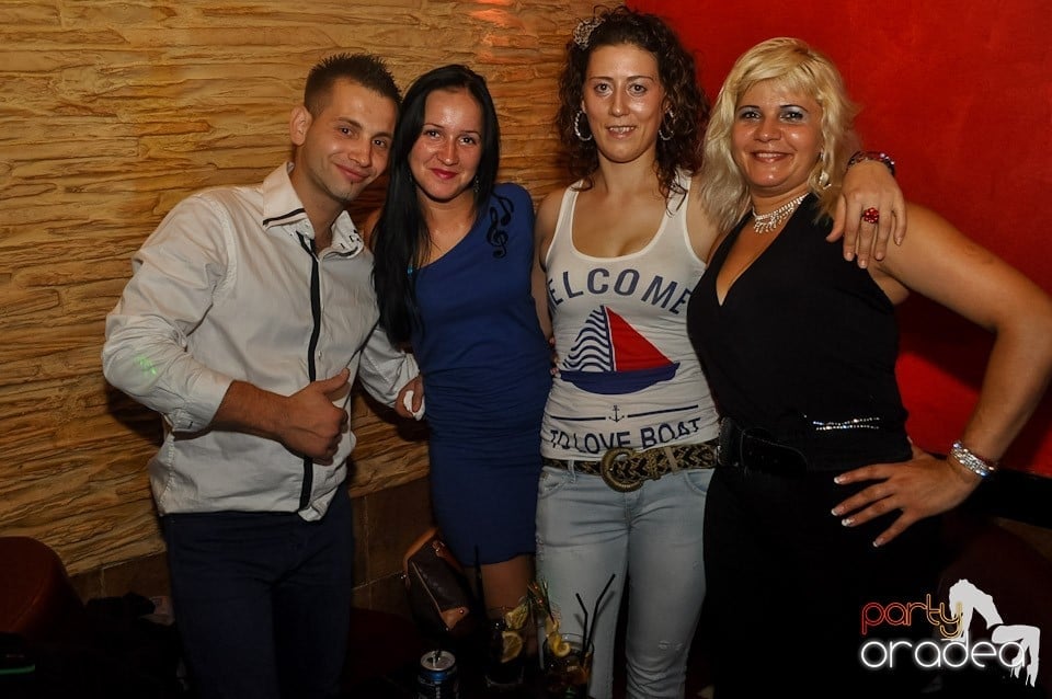 Petrecere incendiara in Club Downtown, 