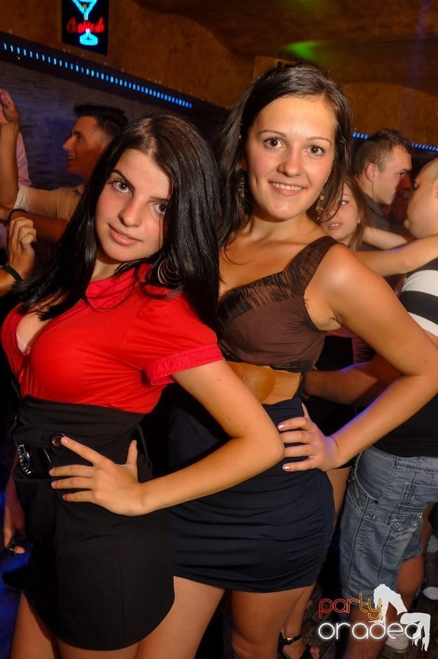 Petrecere incendiara in Club Downtown, 