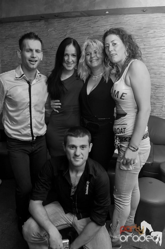 Petrecere incendiara in Club Downtown, 