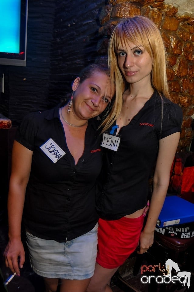 Petrecere incendiara in Club Downtown, 