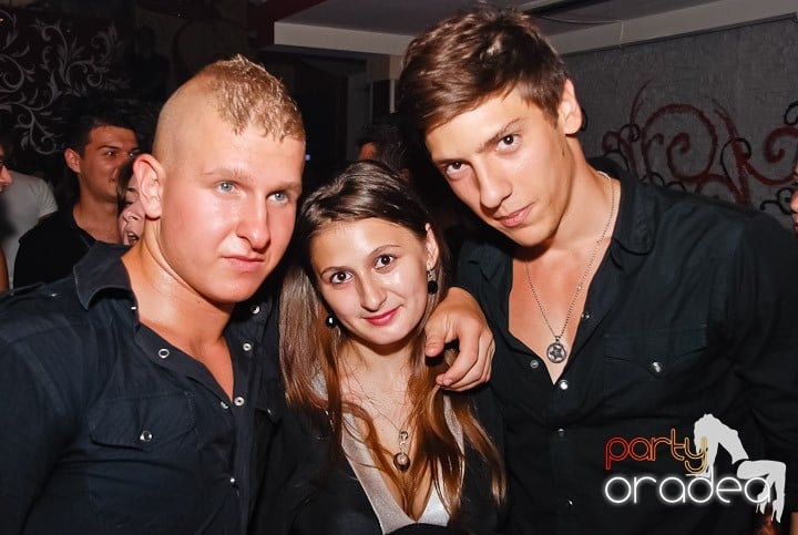 Petrecere la maxim în Club Luna, 