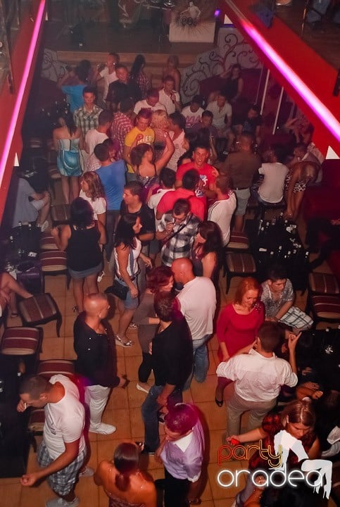 Petrecere la maxim în Club Luna, 