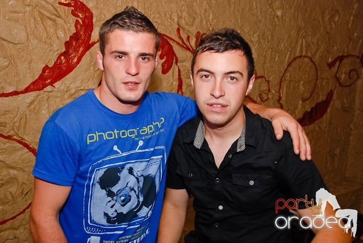 Petrecere la maxim în Club Luna, 