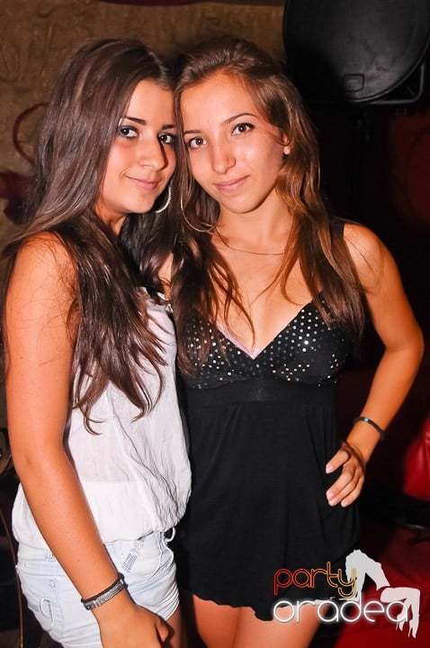 Petrecere la maxim în Club Luna, 