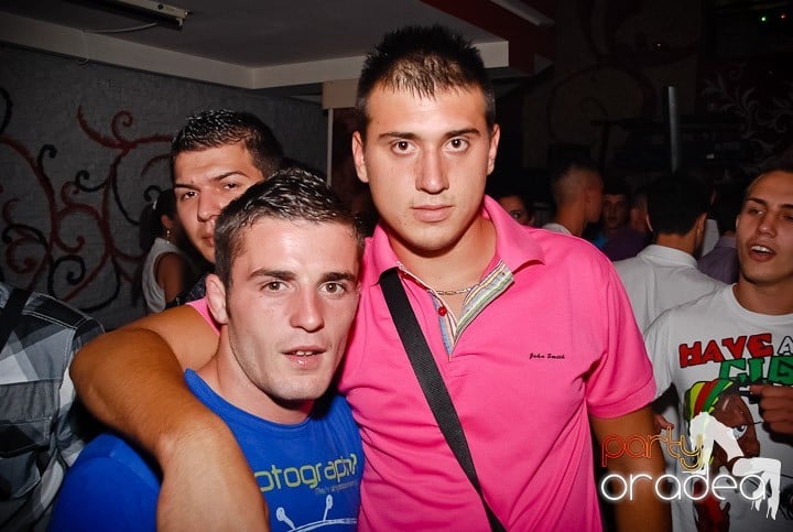 Petrecere la maxim în Club Luna, 