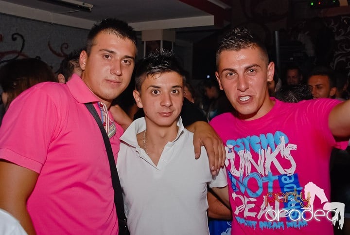 Petrecere la maxim în Club Luna, 