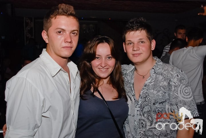 Petrecere la maxim în Club Luna, 