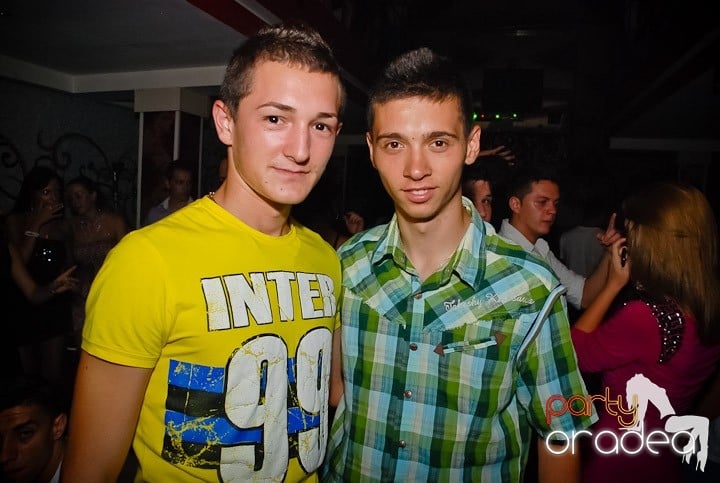 Petrecere la maxim în Club Luna, 