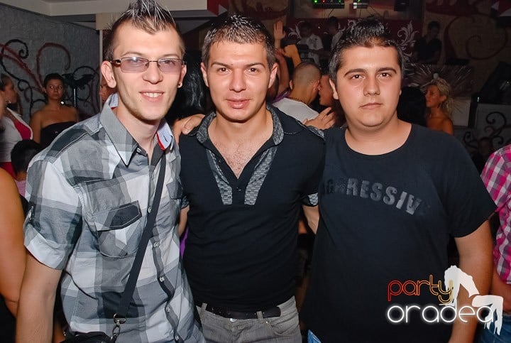 Petrecere la maxim în Club Luna, 