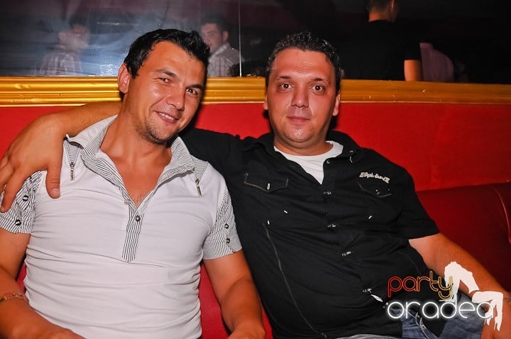 Petrecere la maxim în Club Luna, 