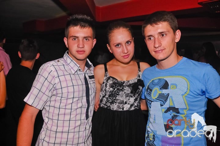 Petrecere la maxim în Club Luna, 