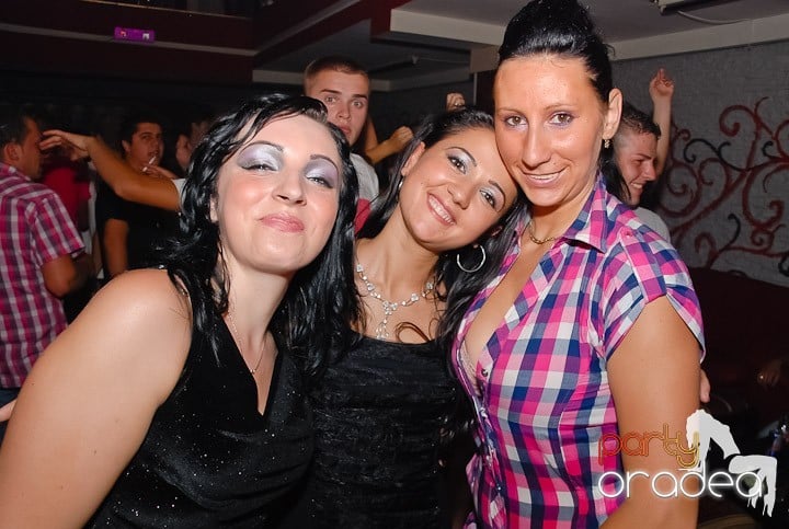 Petrecere la maxim în Club Luna, 