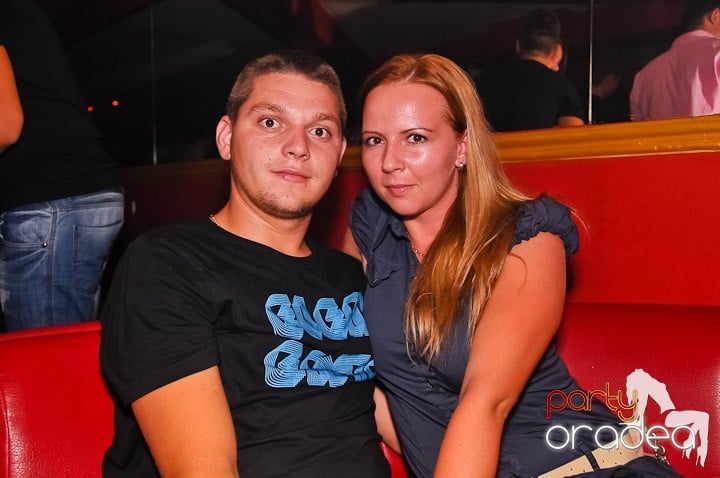 Petrecere la maxim în Club Luna, 