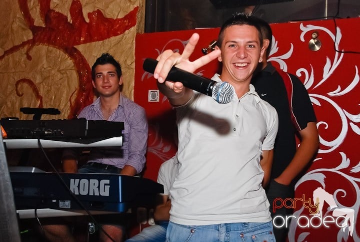 Petrecere la maxim în Club Luna, 