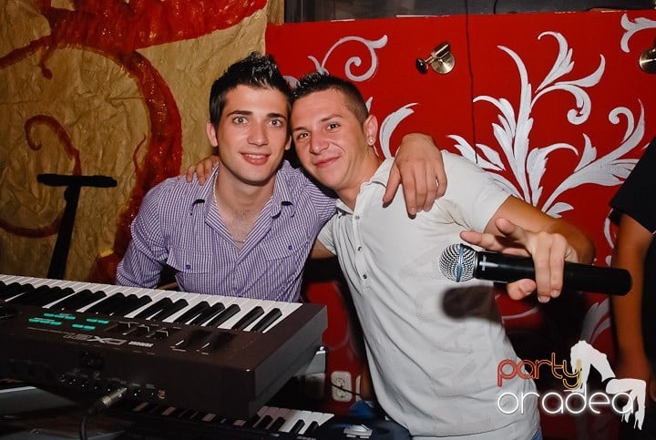 Petrecere la maxim în Club Luna, 