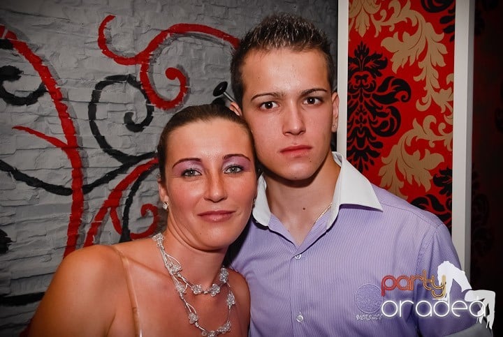 Petrecere la maxim în Club Luna, 