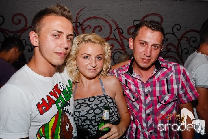 Petrecere la maxim în Club Luna, 