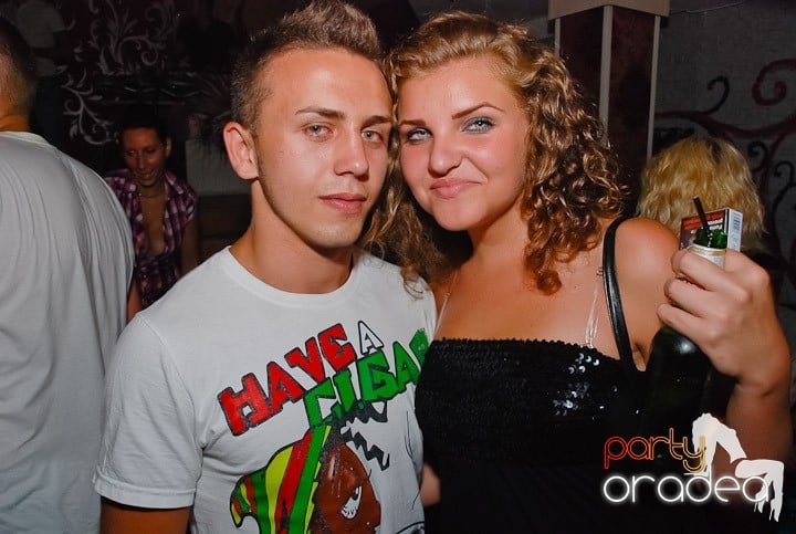 Petrecere la maxim în Club Luna, 