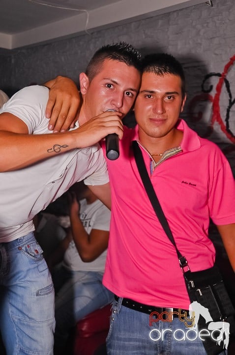 Petrecere la maxim în Club Luna, 