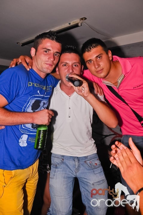 Petrecere la maxim în Club Luna, 