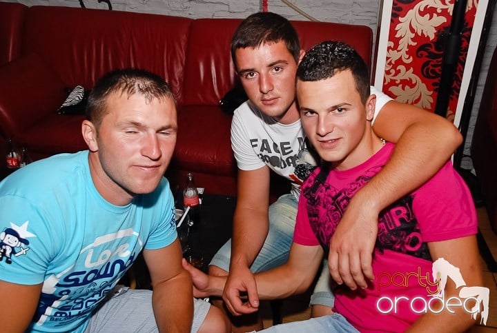 Petrecere la maxim în Club Luna, 