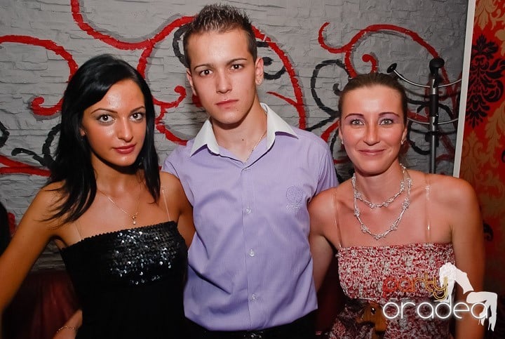 Petrecere la maxim în Club Luna, 