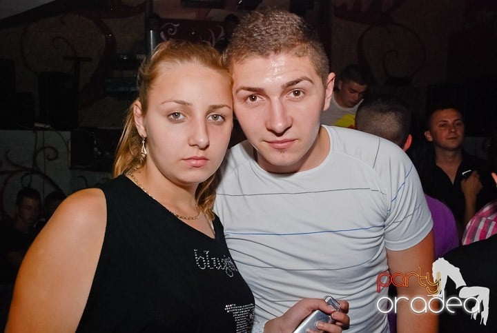 Petrecere la maxim în Club Luna, 