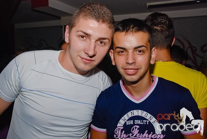 Petrecere la maxim în Club Luna, 