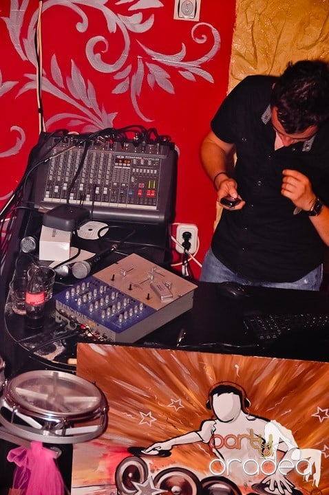 Petrecere la maxim în Club Luna, 