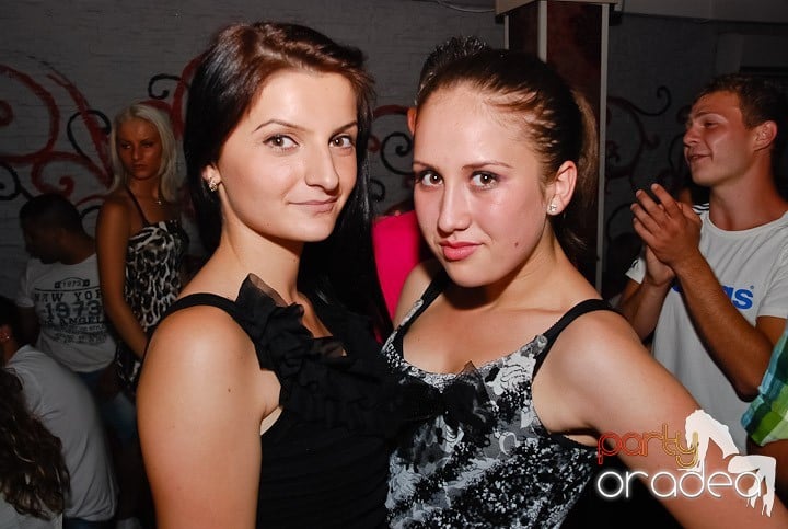 Petrecere la maxim în Club Luna, 