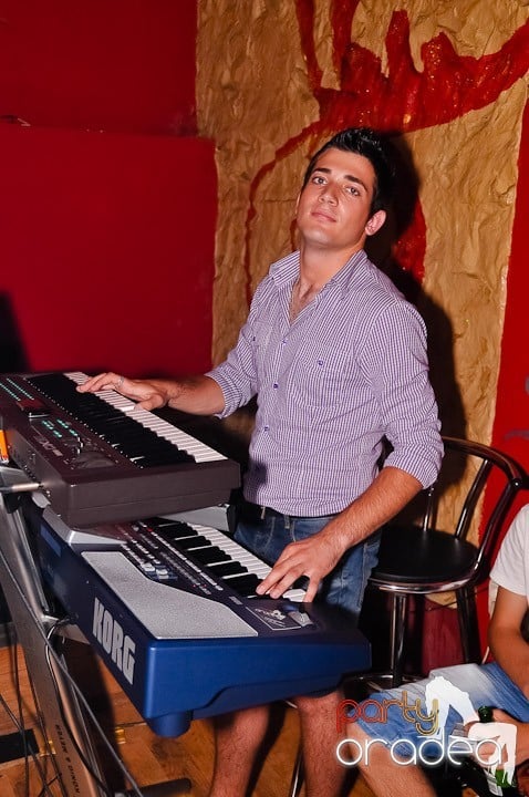 Petrecere la maxim în Club Luna, 