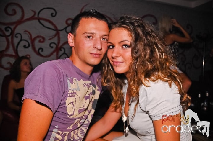 Petrecere la maxim în Club Luna, 