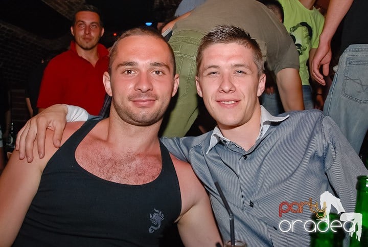 Petrecere mare la început de săptămână, 