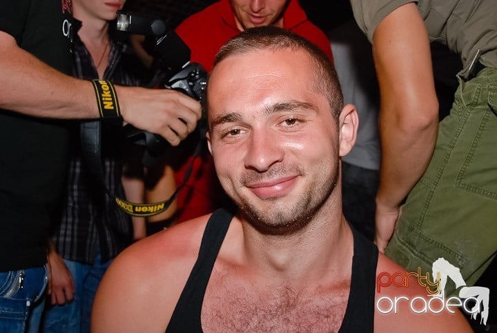 Petrecere mare la început de săptămână, 