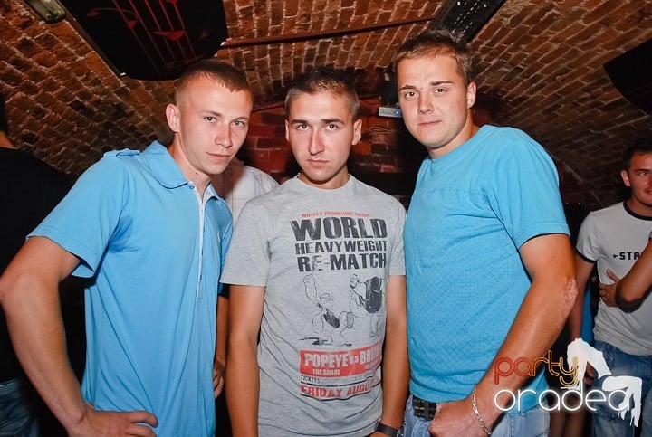 Petrecere mare la început de săptămână, 