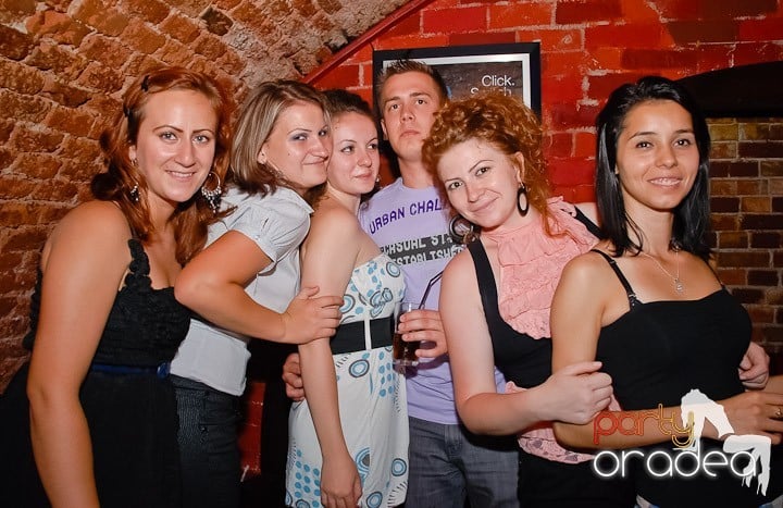 Petrecere mare la început de săptămână, 