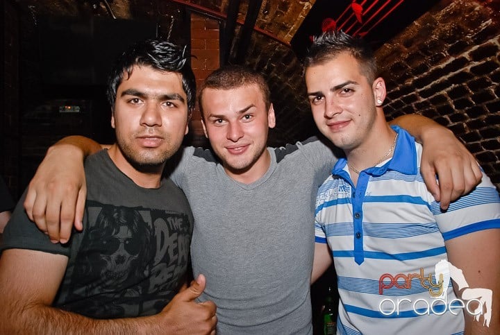 Petrecere mare la început de săptămână, 