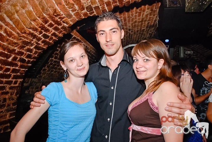 Petrecere mare la început de săptămână, 