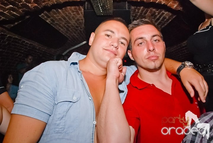 Petrecere mare la început de săptămână, 