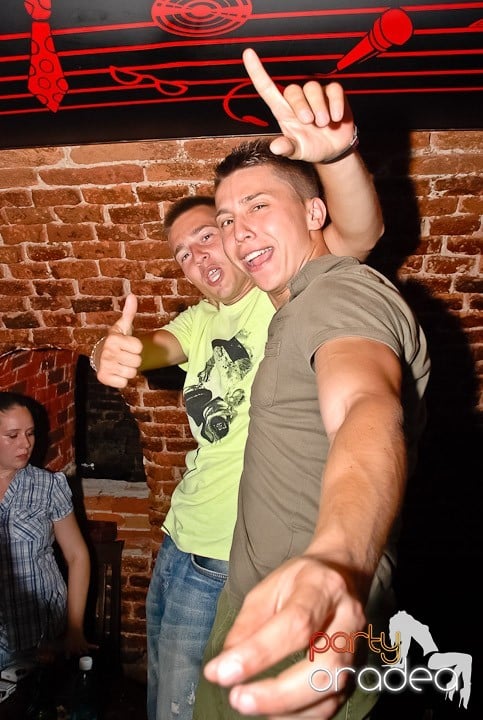 Petrecere mare la început de săptămână, 