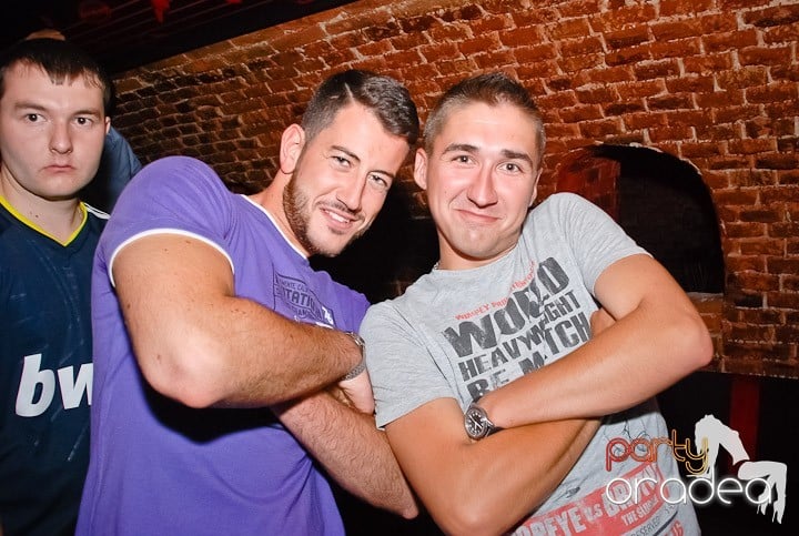 Petrecere mare la început de săptămână, 