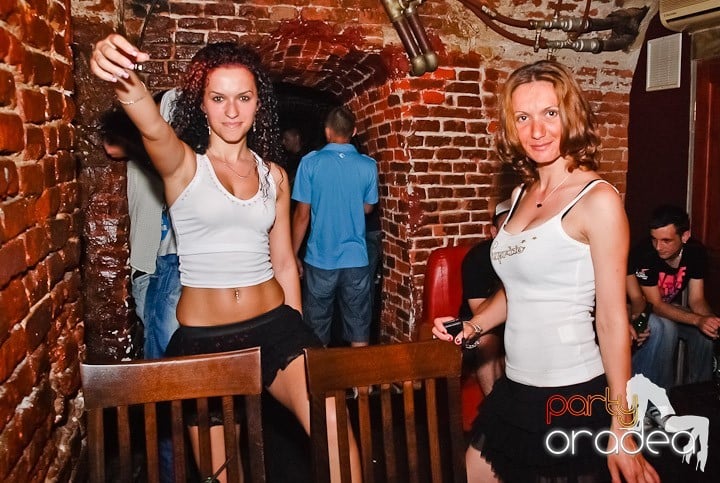 Petrecere mare la început de săptămână, 