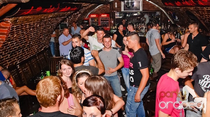 Petrecere mare la început de săptămână, 