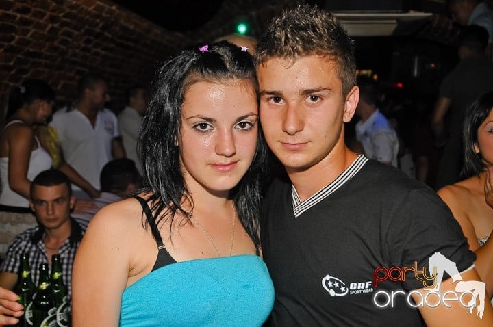 Petrecere mare la început de săptămână, 