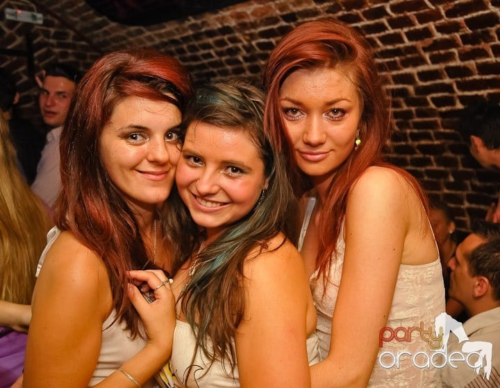 Petrecere mare la început de săptămână, 